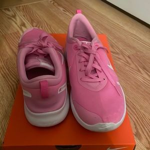 Nike Women’s Flex Experience Sneakers Pink size 8